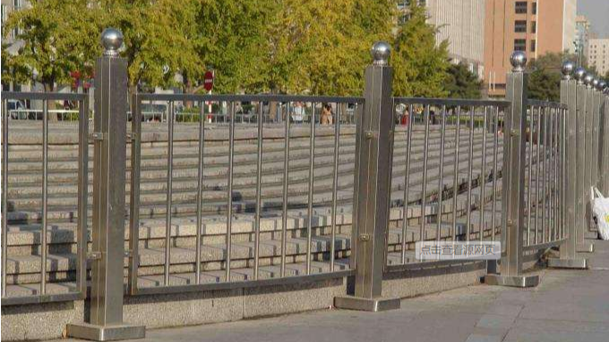 不锈钢公路安全隔离护栏