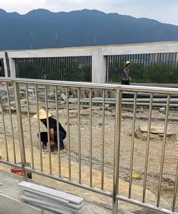 安装不锈钢护栏