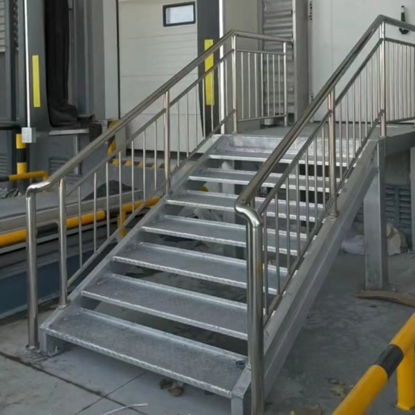 不锈钢楼梯扶手弯头焊接的技巧