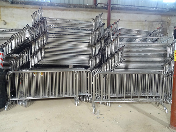 不锈钢移动铁马护栏生产定制